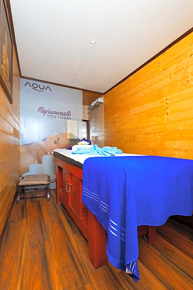 Sumitel Hotel 500 meters from Mall Road