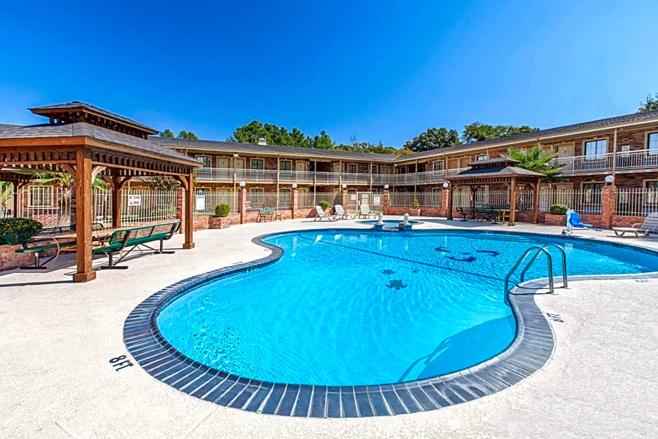 Super 8 by Wyndham Tyler TX