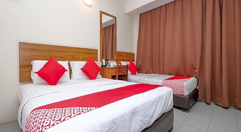 OYO 89877 Sun Triang Hotel