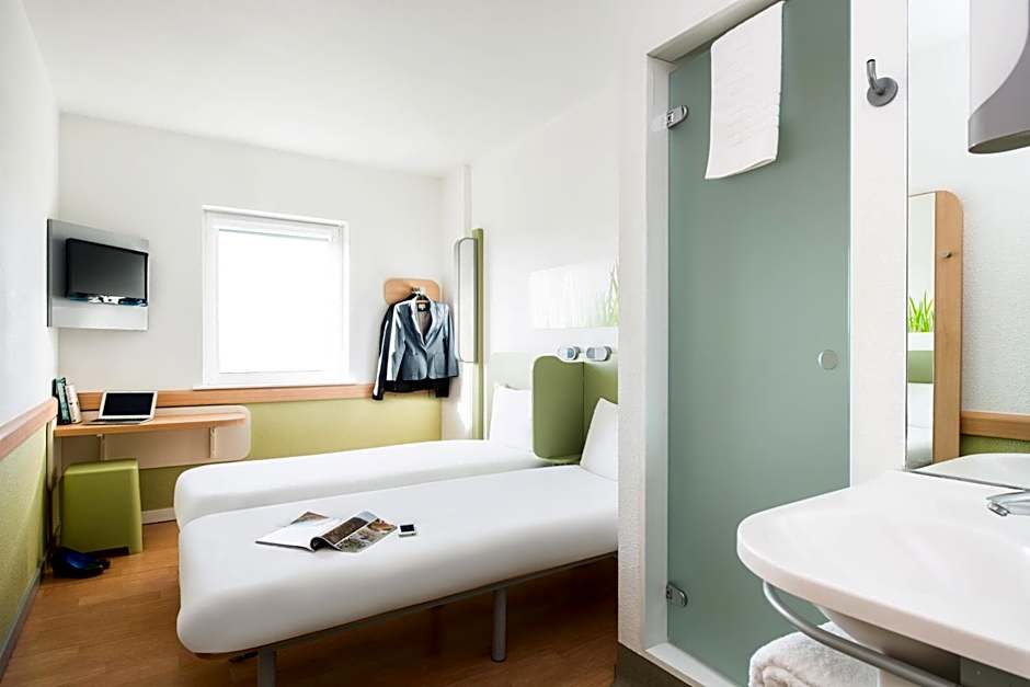 ibis budget Leeds Centre Crown Point Road