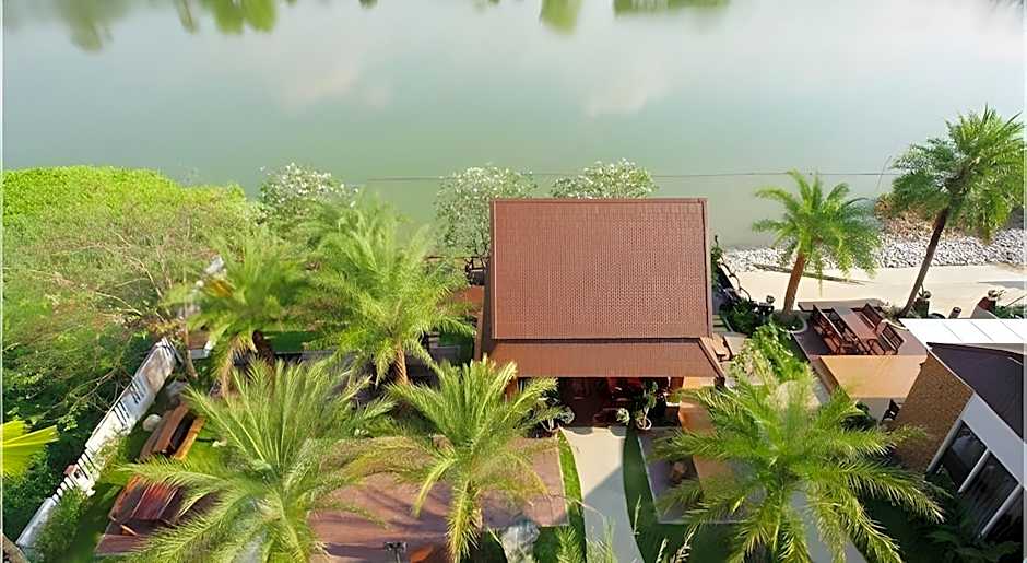 Chaophayathara Riverside Hotel