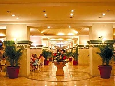 VILLA PARA 8p 6A 2M dentro del HOTEL a un costado del Krystal IXTAPA cuenta con playa y WIFI