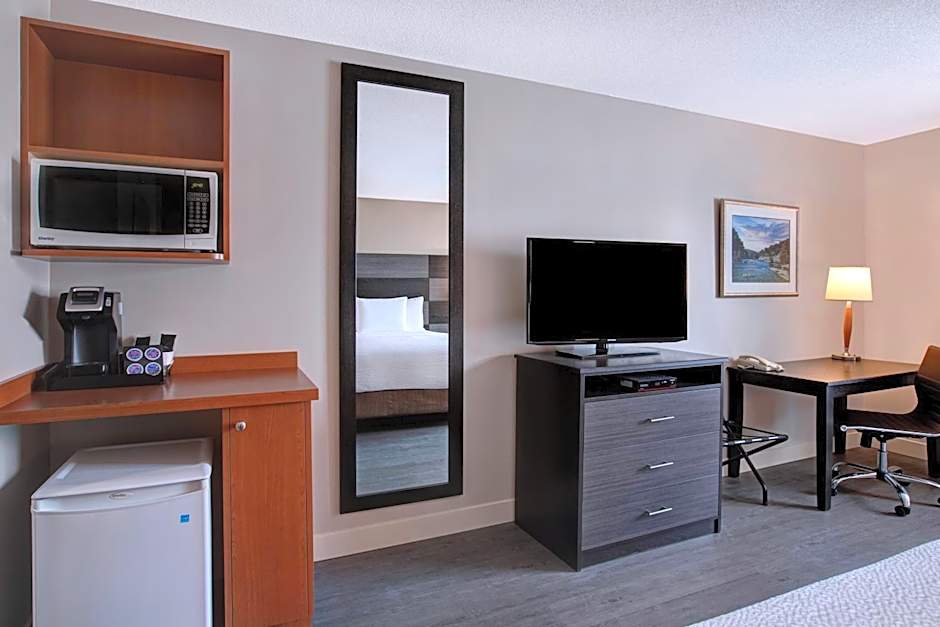 Days Inn & Suites by Wyndham Collingwood