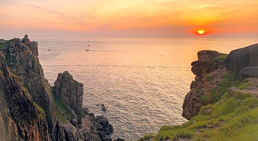 Khách Sạn Nghinh Phong Beach Tuy Hòa