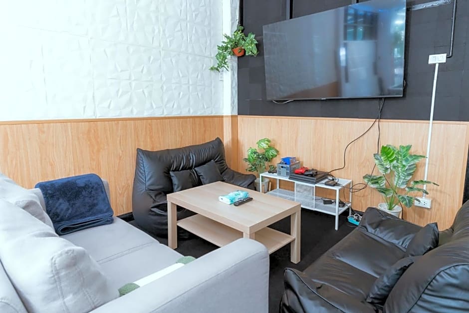 420 Hostel - Ekkamai Buds & Beds