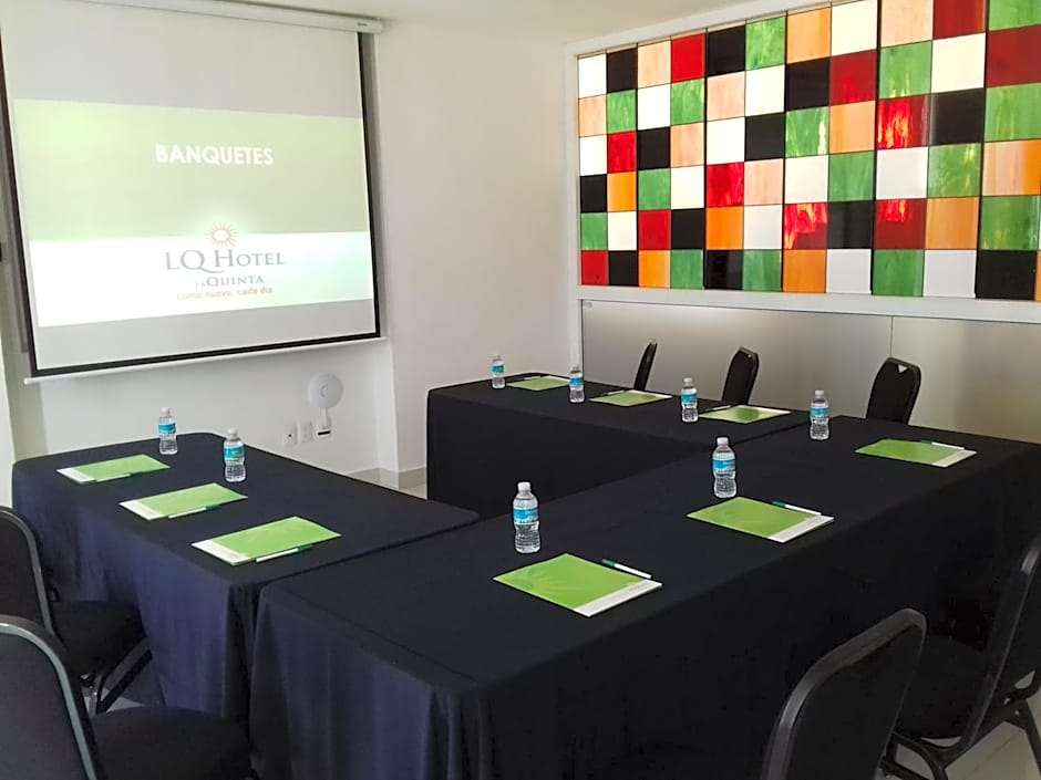 La Quinta Inn & Suites by Wyndham Puebla Palmas