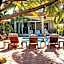 Casa Zarah - Hacienda Family Home - Pool and 2-Block to Beach