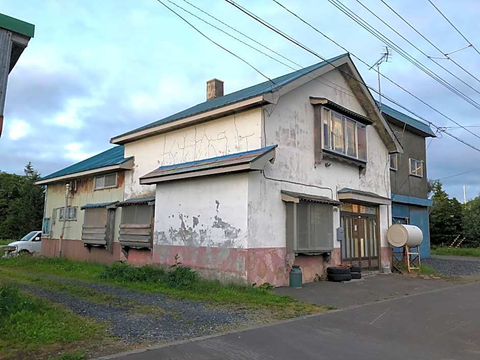 日本一しょぼいゲストハウス ウタラといかん Poor and Shabby GuestHouse "UtaraToikan"