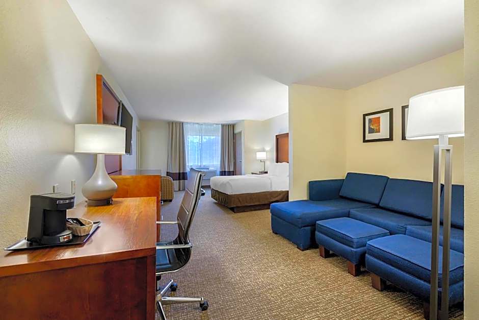 Comfort Suites Johnson Creek Conference Center