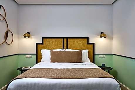 Comfort Suite with Hot Tub & Pool View