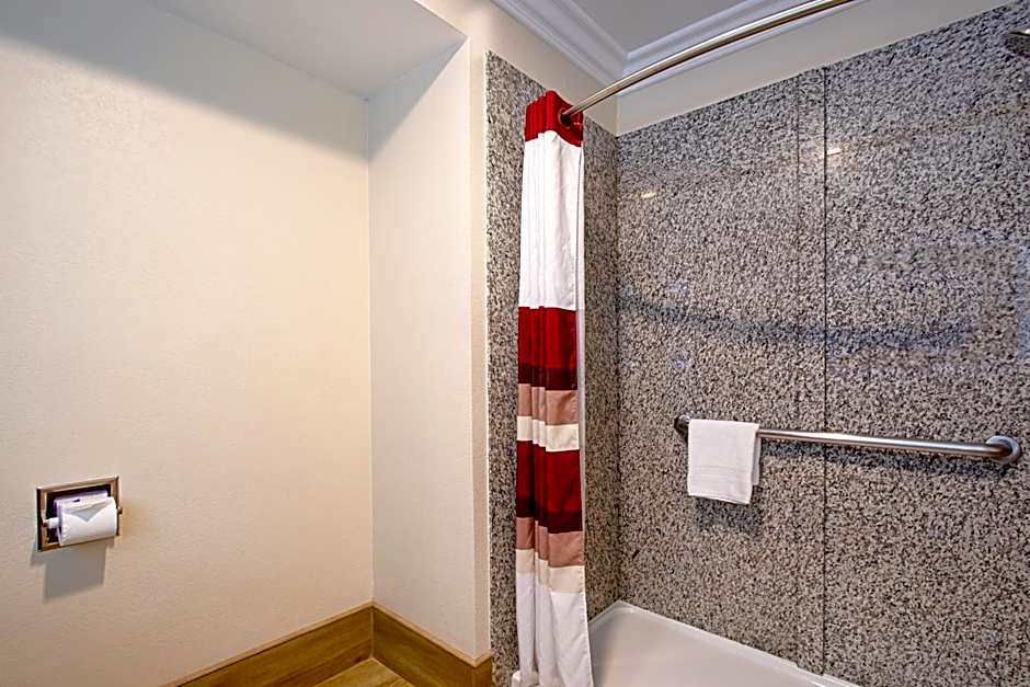 Red Roof Inn & Suites Monterey