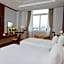 Van Phat Riverside Hotel