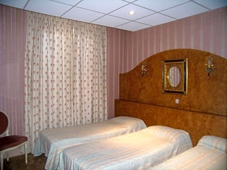 Family Room (5 Adults)