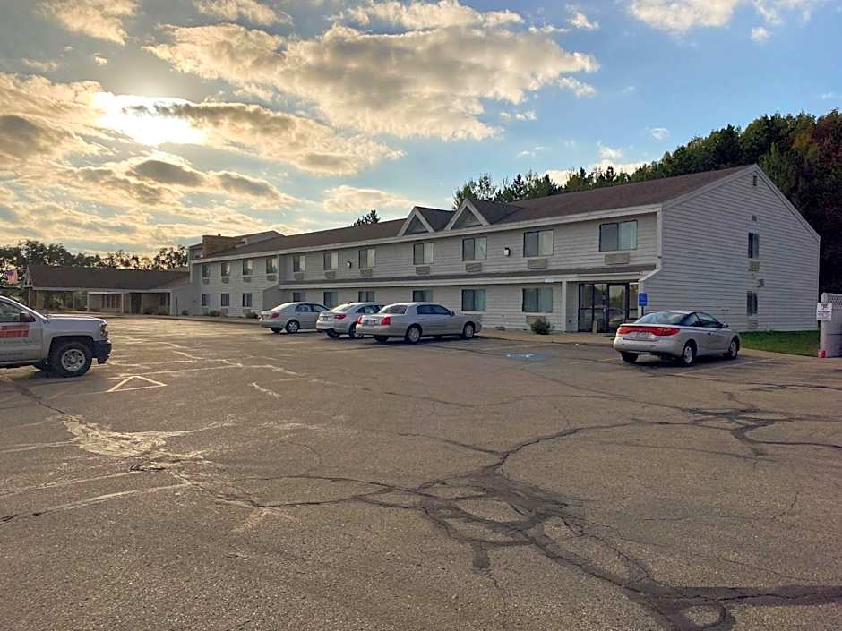 Motel 6 Norway MI
