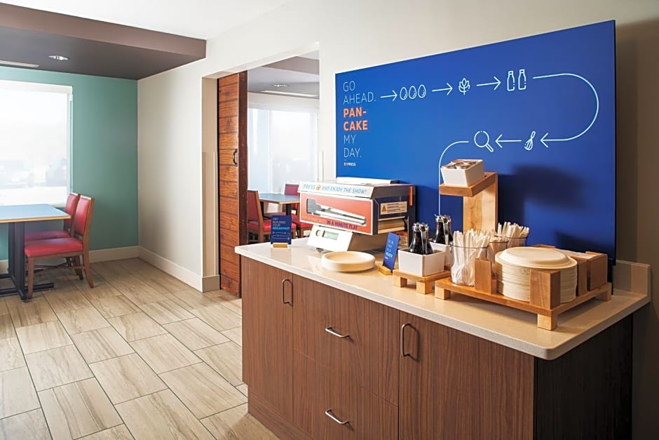 Holiday Inn Express Hotel & Suites Bellevue-Omaha Area By IHG