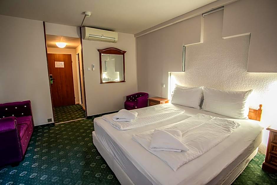 Hotel Attaché