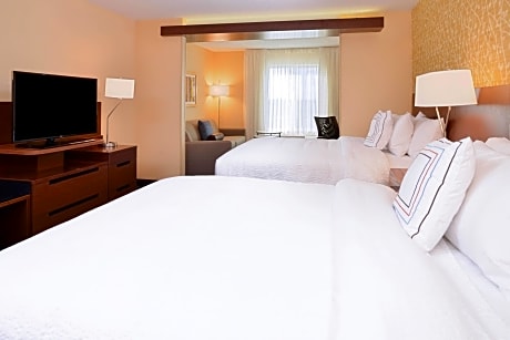 Suite, Multiple Beds (2 Queen Beds and 1 Double Sofa Bed)