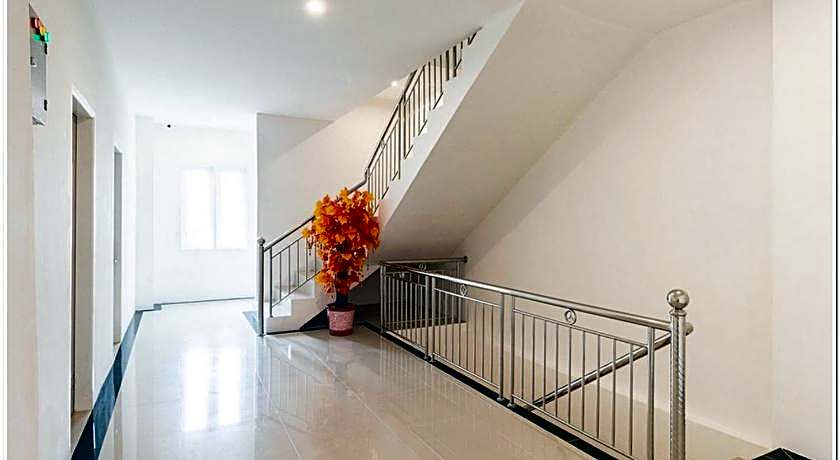 RedDoorz Plus @ Centrium Katamso Medan