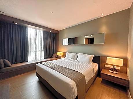 EXECUTIVE SUITE KING