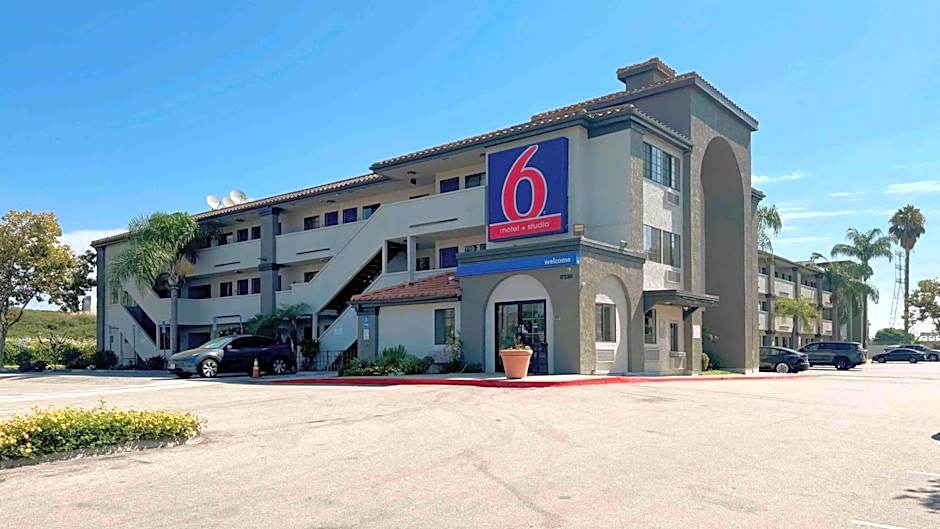 Motel 6-Bellflower, CA - Los Angeles