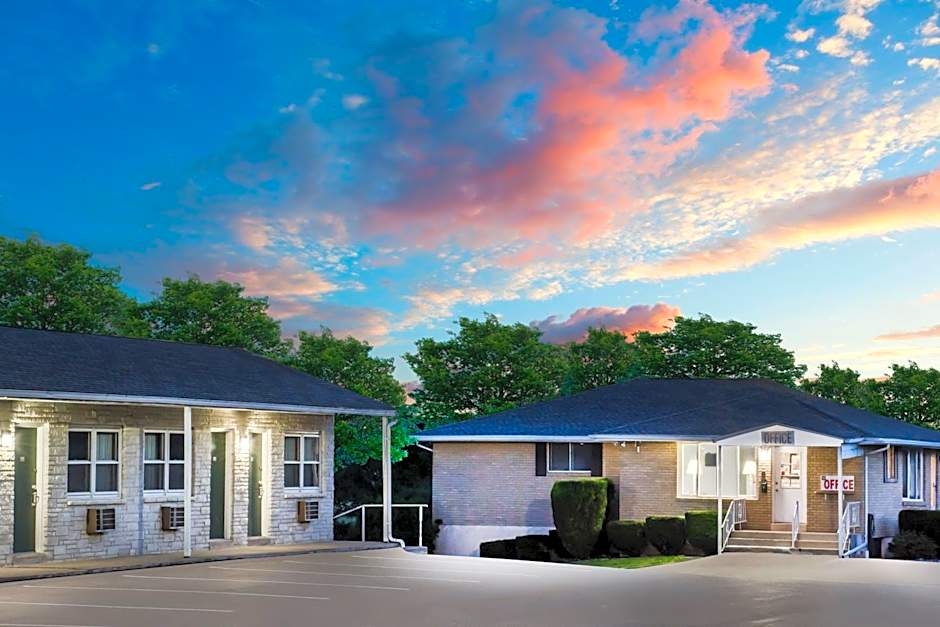 Knights Inn Pine Grove