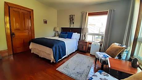 Deluxe Double Room with Shower