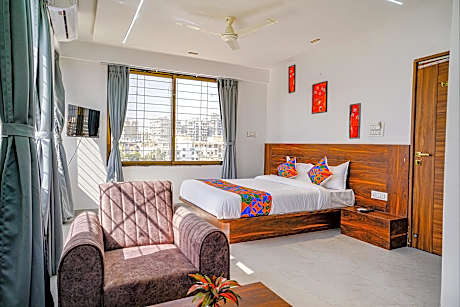 FabHotel Crystal Inn - Nr. Suvarndeep Chowk