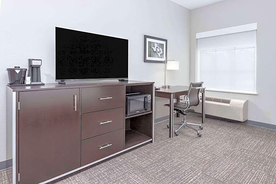 Photo 1 of 3 of 1 King Bed, Hearing/Mobility Accessible, Grab Bars, Bathtub