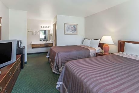 2 Queen Beds Smoking Room With Free