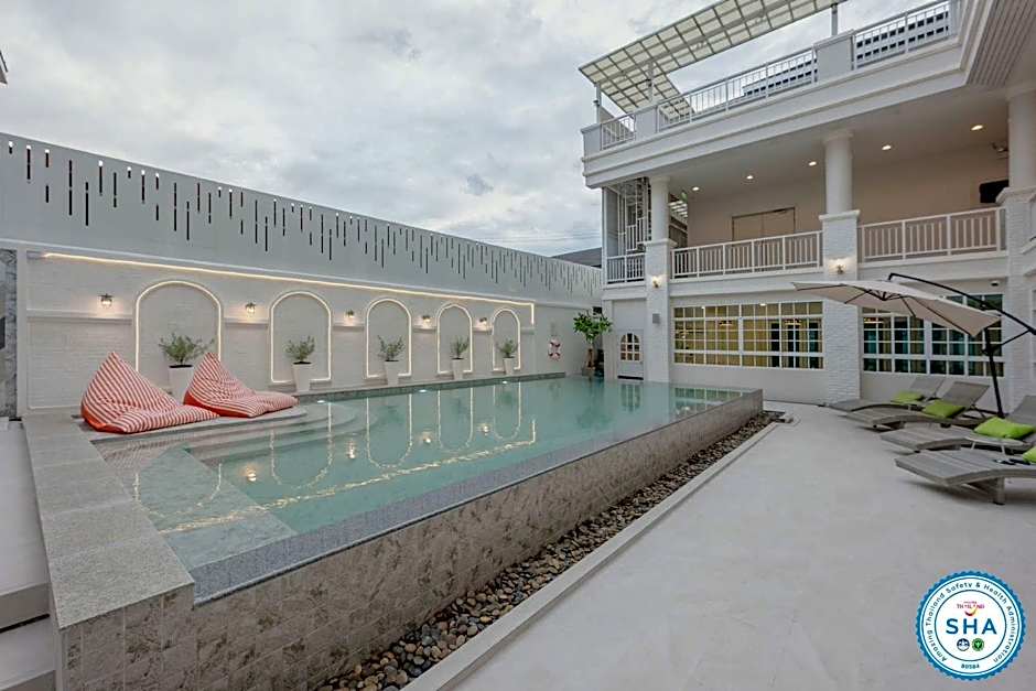 De Hug Hotel and Residence