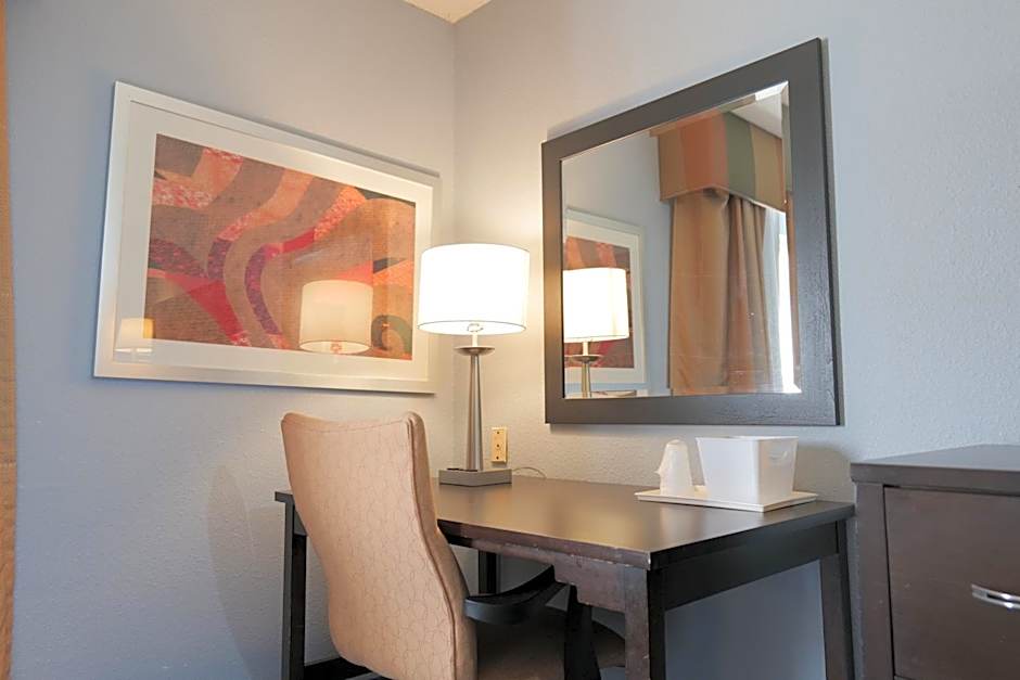 Baymont by Wyndham Flint Airport North