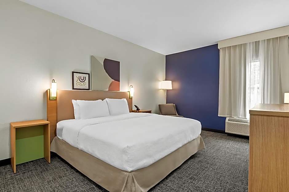 Photo 1 of 4 of 1 King Bed, Hearing/Mobility Accessible, Roll in Shower