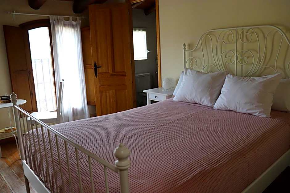 Les Magranes Bed & Breakfast