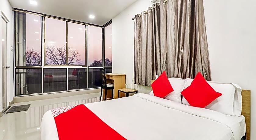 OYO 79480 Flagship HHH Skyline