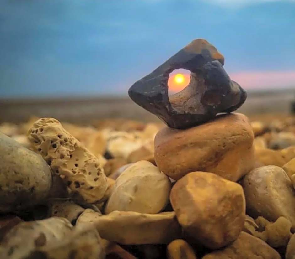 Chic, spacious & fun coastal retreat - family friendly - 3 min walk to beach