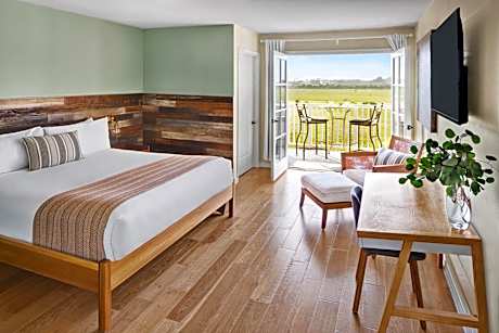 Marina King + Balcony