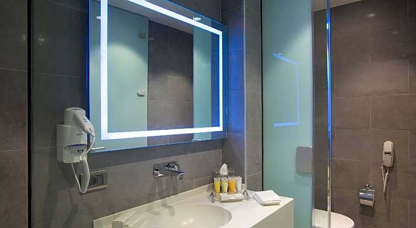 Tav Airport Hotel Izmir