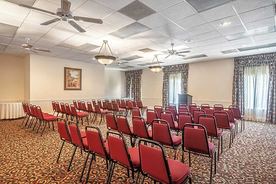Clarion Inn & Suites Central Clearwater Beach