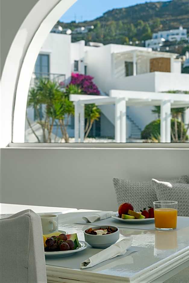 Mr & Mrs White Tinos