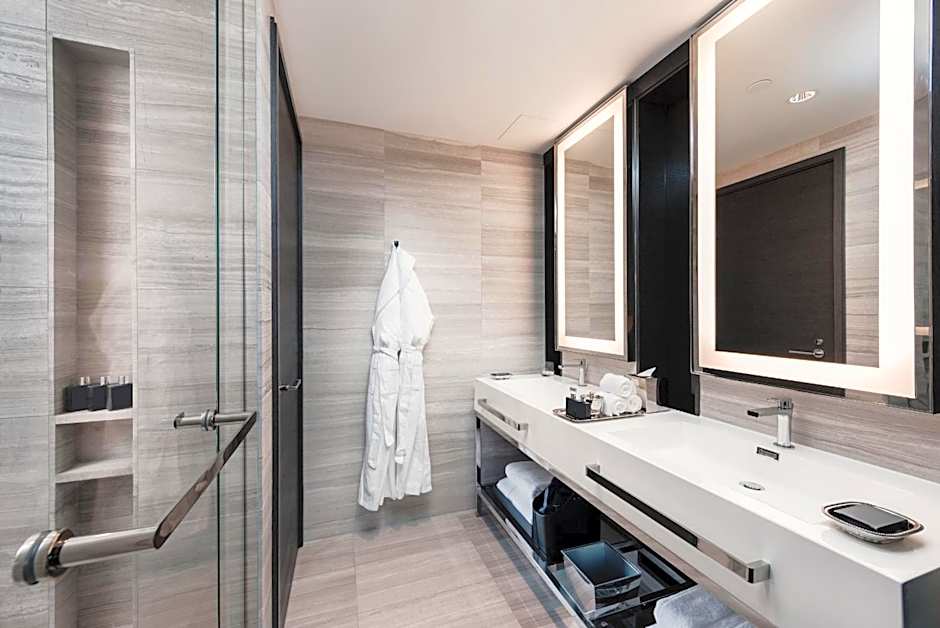 Paradox Hotel Vancouver