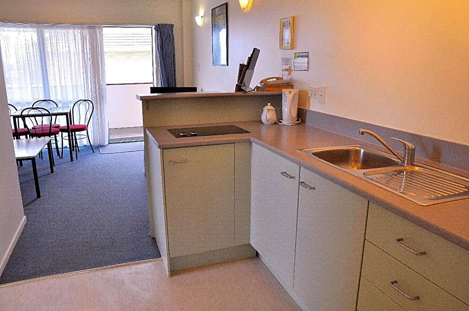 Fenton Court Motel