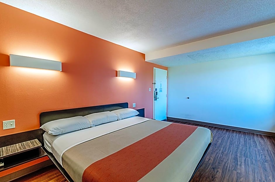 Motel 6-Martinsburg, WV
