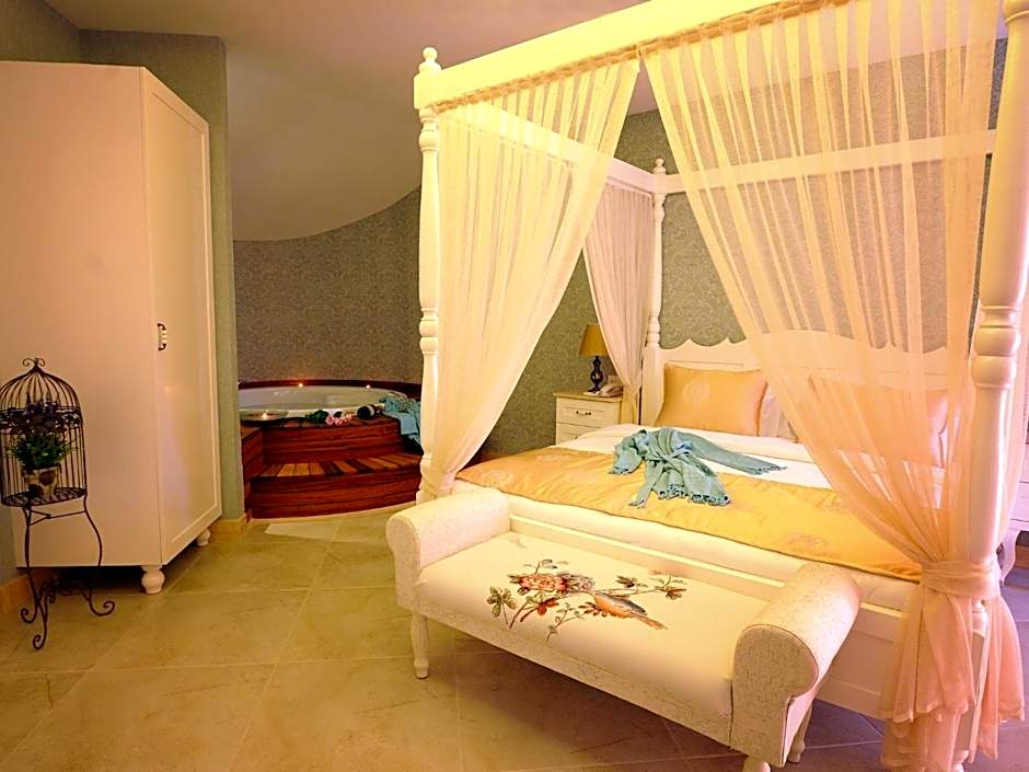 Sea Breeze Hotel and Apartments