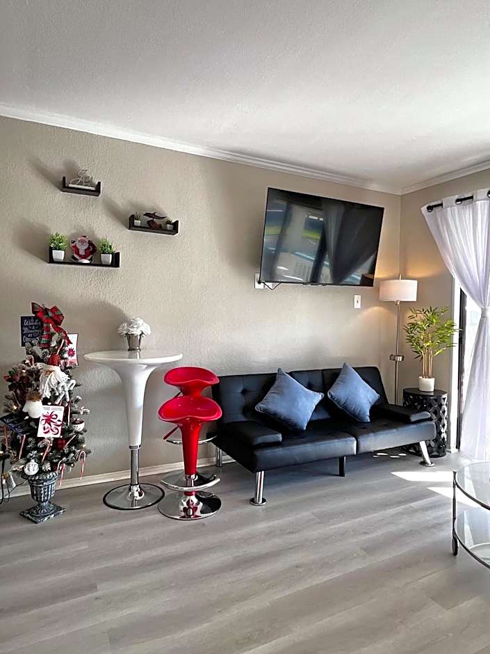 Cozy Galveston Beach Front Condo