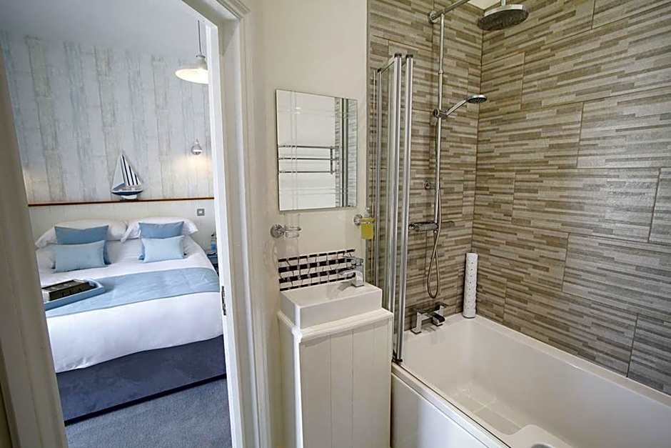 The Estuary Bar and Rooms