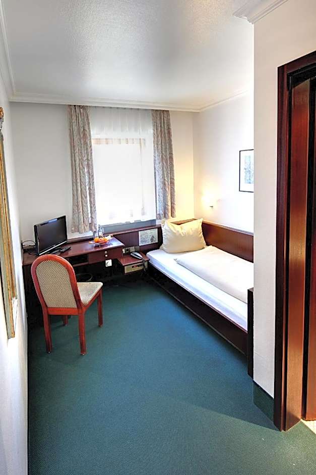 Photo 1 of 5 of Single Room
