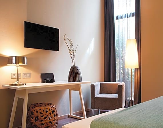 Hotel Advance