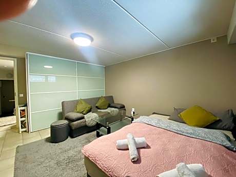 Welcoming shared room with free parking and sauna