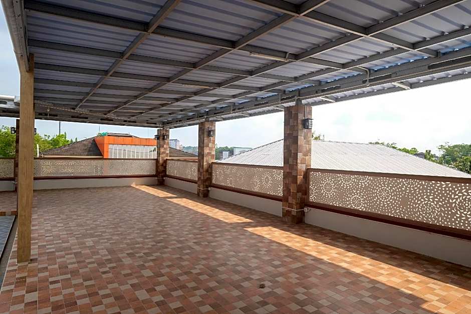 Urbanview Grand Lotus Hotel by RedDoorz