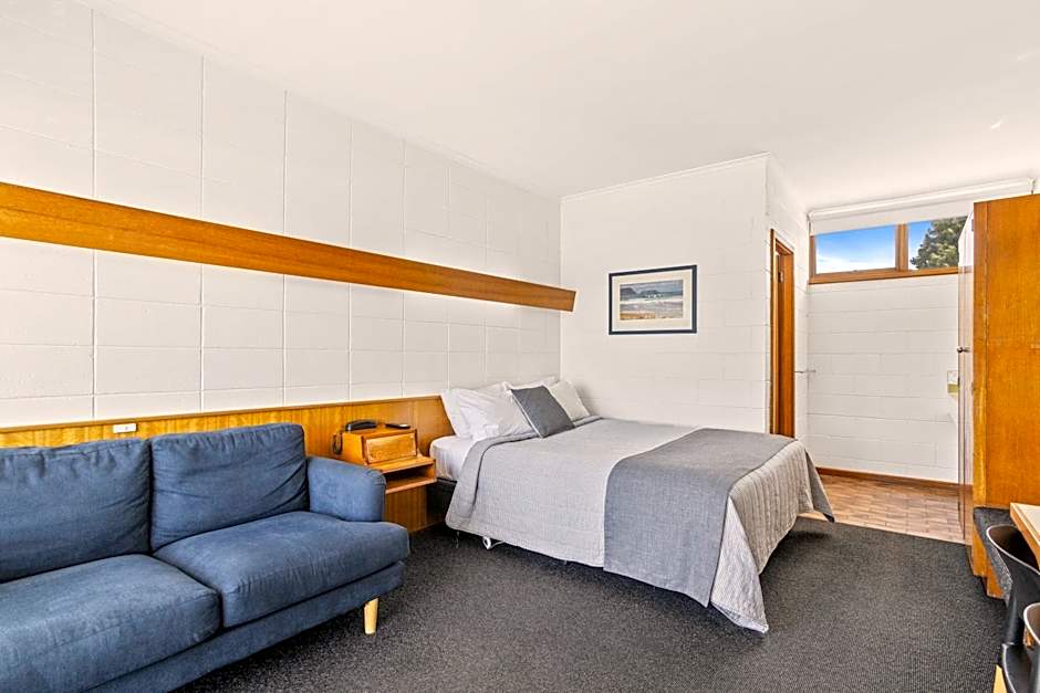 Riverfront Motel & Villas